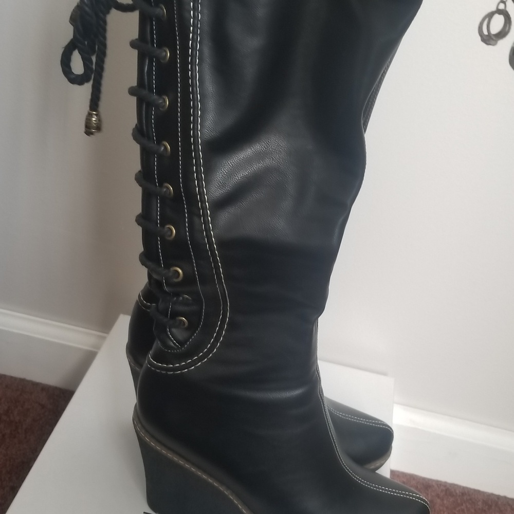Boots - Picture 2 of 7